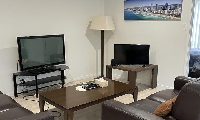 Pimpama House | Spacious holiday home close to tourist attractions