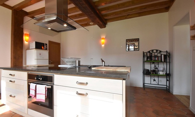 Sormery House | Spacious holiday home in Sormery with pool