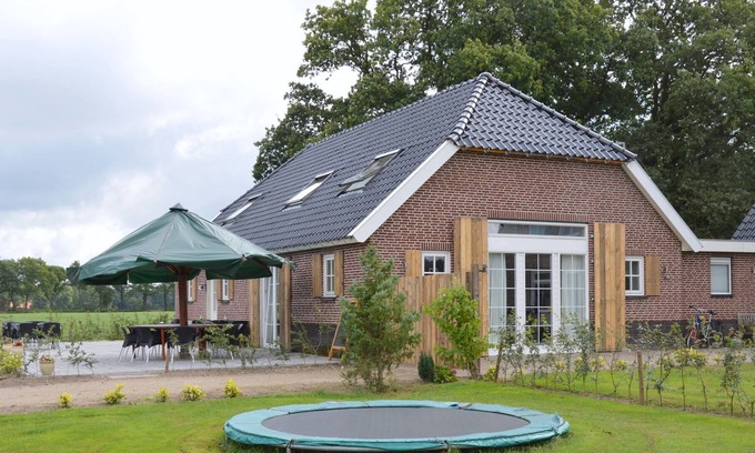 Eibergen House | Spacious holiday home in Eibergen with a terrace