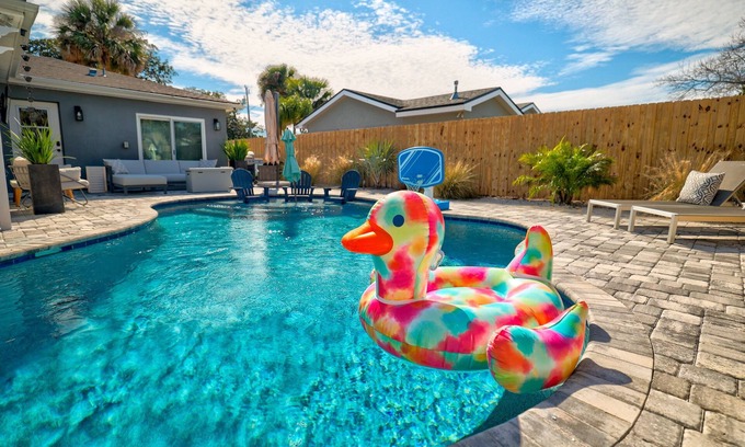 Jacksonville Beach House | Spacious Home and a Golfer's Dream w/Heated Pool