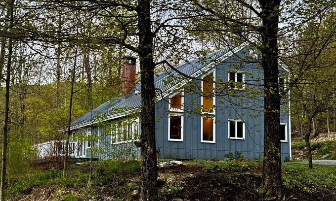 Warren House | Spacious home <1 min from Lincoln Peak! Fits the whole extended family