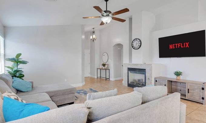 Greenacres House | Spacious Home-BBQ,Ev,Comfy BEDS,Near Shops.