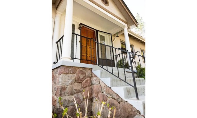 Dunsmuir House | Spacious Home; close to ski park, trails, downtown