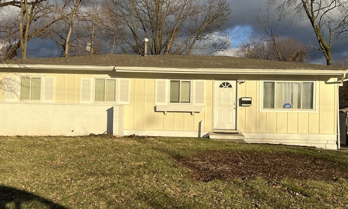 Columbus House | Spacious Home Sleeps 10, 3bdr, 2 bth, 7 minutes to downtown.