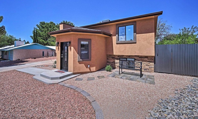 Page House | Spacious Home w/ Hot Tub < 3 Miles to Lake Powell!