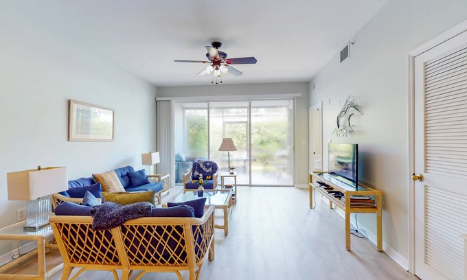 Vanderbilt Beach Condo | Spacious home with enclosed patio & shared outdoor pool