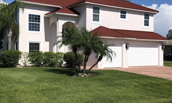 Caloosahatchee House | Spacious home with heated pool, and modern amenities.