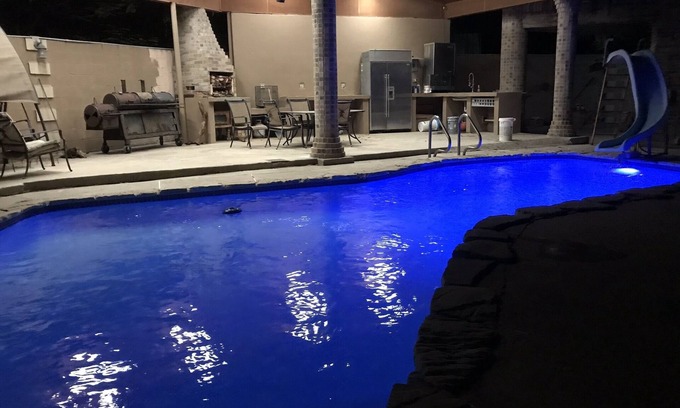 Laredo House | Spacious house for the whole family to enjoy a holiday or bbq & swim.