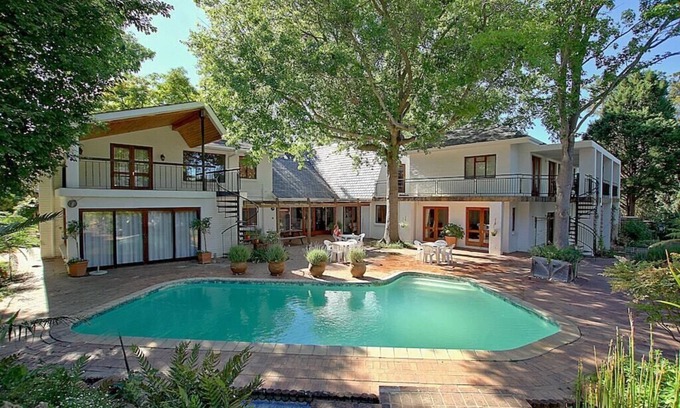 Somerset West House | Spacious house in beautiful Natures Valley, Cape Town ; 3 Bedrooms, 2 Bathrooms.