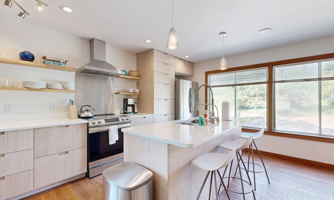 Cushing House | Spacious House with Modern Comforts and Nature's Playground Await