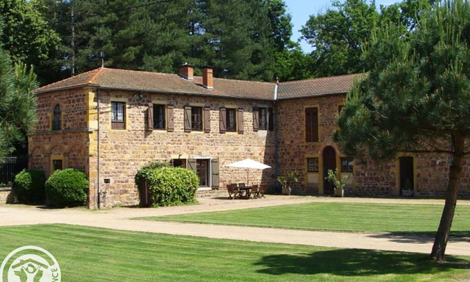 Parigny Cottage | Spacious lodge with leisure and 80 ha park, pets allowed