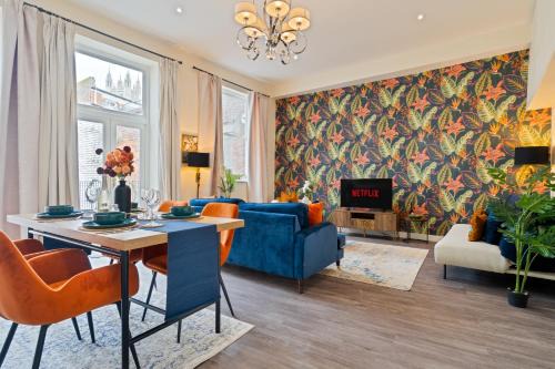 The King's Mile Apartment | Spacious Luxury City Apartment with Terrace & High Ceiling