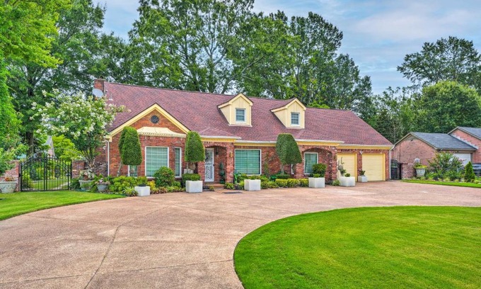Whitehaven House | Spacious Memphis Home Less Than 3 Mi to Graceland!