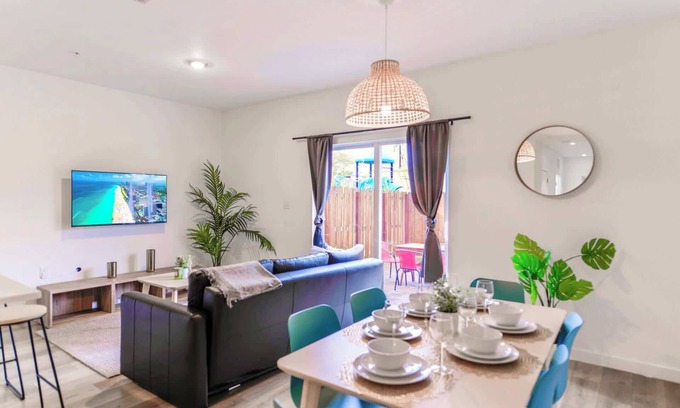 Golden Glades House | Spacious Miami Townhouse W Free Parking
