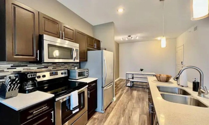 North Burnet House | Spacious & Modern 1Bd Domain w/Shared Pool & Gymn
