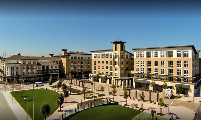 Pilgrim - Triton Apartment | Spacious & Modern 1BR | Outdoor Pool | Foster City by GLS