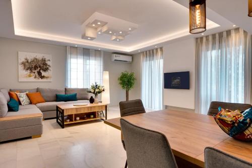 Agia Paraskevi Apartment | Spacious Modern 3BD Apartment