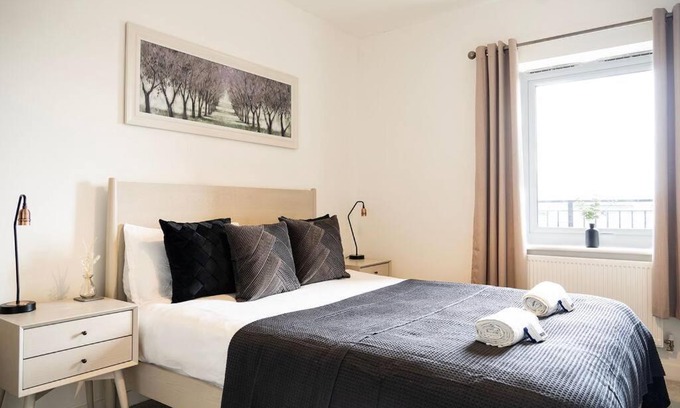 Reading Apartment | Spacious & Modern Apartment In Reading