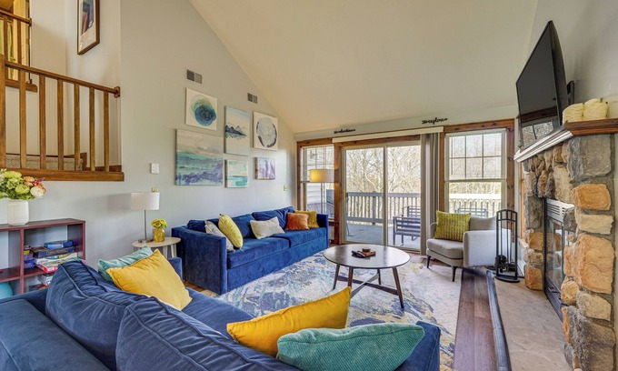 Tannersville House | Spacious Modern Home ~ 1 Mi to Camelback Mountain!