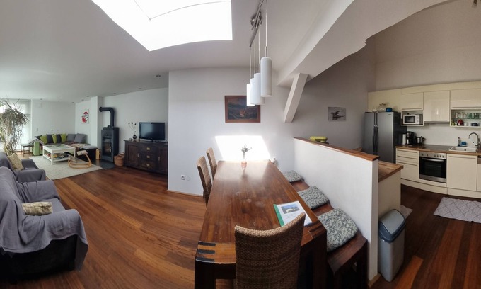 Penzing Apartment | Spacious, modern top-floor apartment on the outskirts of the city