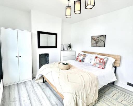 Wainscot Apartment | Spacious Modern Victorian House in Rochester