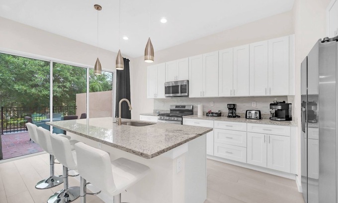 Crestwynd Bay House | Spacious, mordern and themed 5 Bedroom home minutes from Disney and waterparks!