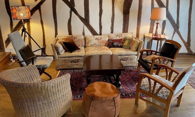 Auxerre House | Spacious old house for 10, courtyard and enclosed garden. Auxerre town center