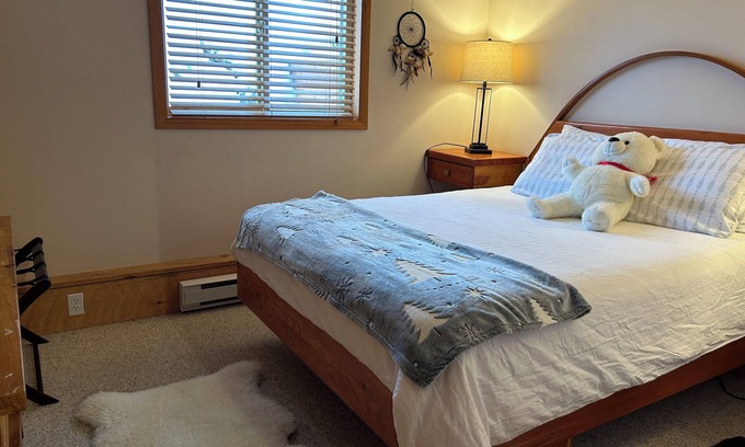 Okanagan-Similkameen Ski Chalet | SPACIOUS ONE BEDROOM UNIT AT APEX MOUNTAIN WITH AWESOME VIEW.PET FRIENDLY.