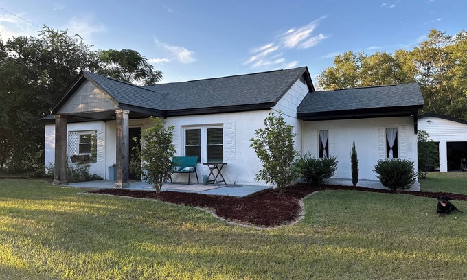 Gracewood House | Spacious Pet-Friendly Home on 1 Acre