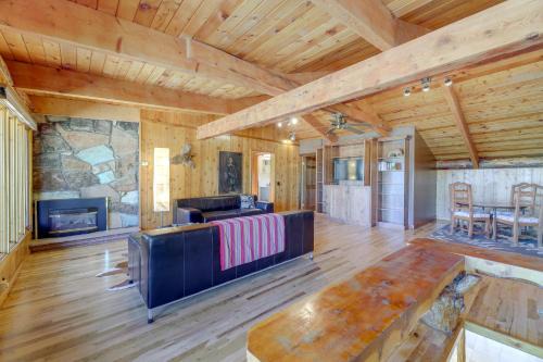 Pinedale House | Spacious Pinedale Home with Mountain Range View