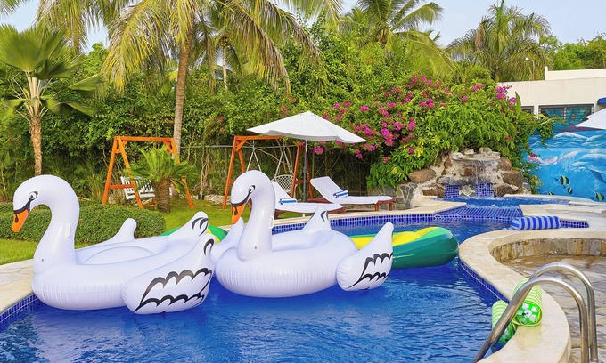 Caribbean Islands Villa | Spacious Pool & Jacuzzi Villa in Boca Chica Beach