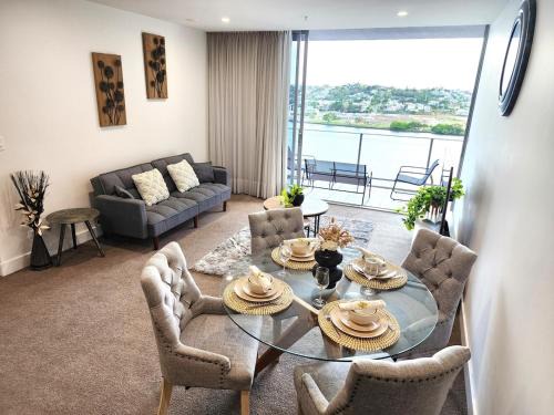 Hamilton Apartment | Spacious River View Escape with Free Secure Park - 2BR, 2BA and Sofa Bed