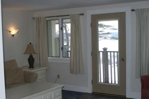 Edgecomb Apartment | Spacious riverfront with balcony Sheepscot Harbour Vacation Cub Studio #211