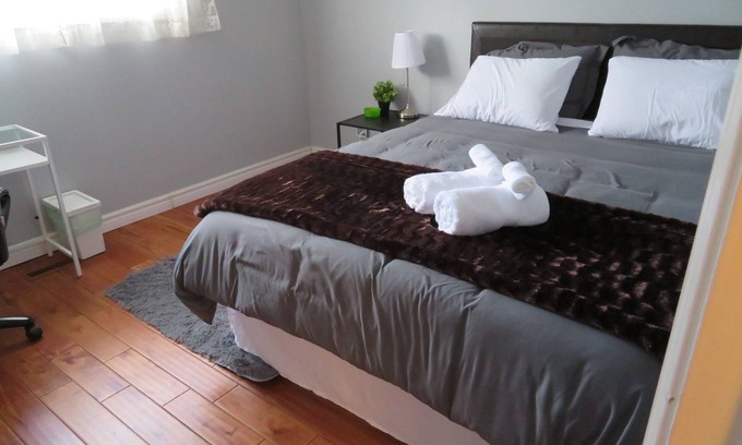 Bayview Woods - Steeles House | ★ Spacious Room 1♚Qn-Bed✚Shared Ensuite-Beryl