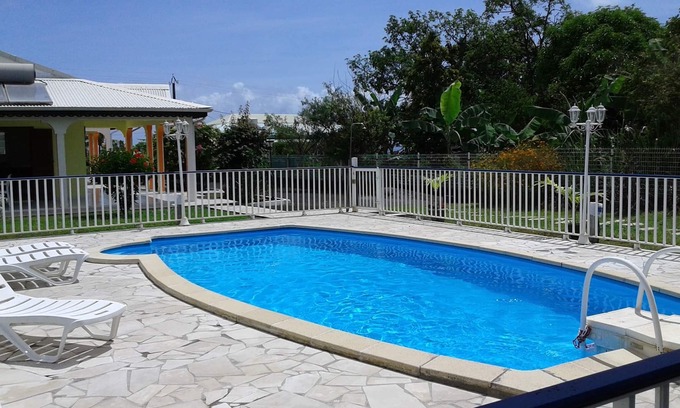 Capesterre-Belle-Eau Cottage | Spacious self-catering cottages with lovely terrace and shared swimming pool, in a peaceful setting.