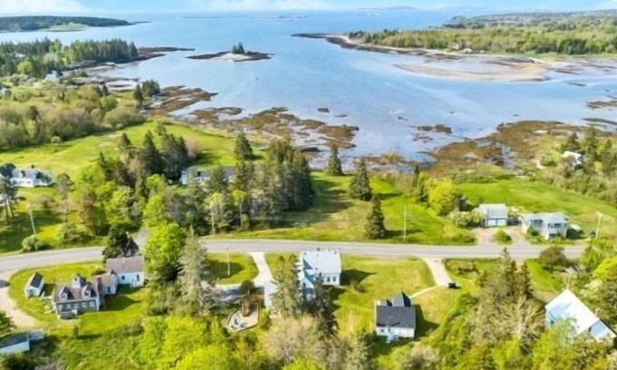 Martinsville Other | Spacious Seaside Farmhouse Retreat – Sleeps 16
