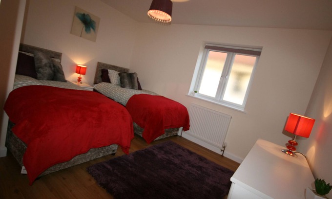 Aylesbury Apartment | SPACIOUS SERVICED APARTMENT 2 BEDROOMS & 2 BATHROOMS IN THE HEART OF AYLESBURY.