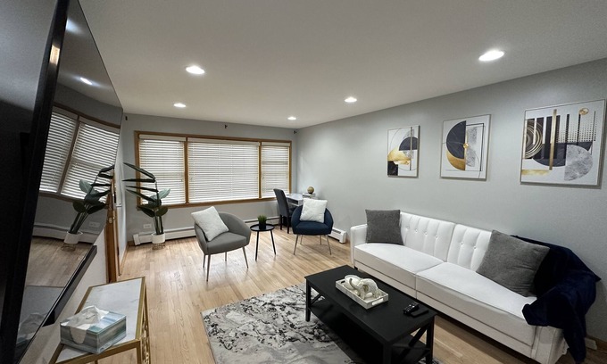 O'Hare Apartment | Spacious space 5 min from airport, outlet mall & restaurants .