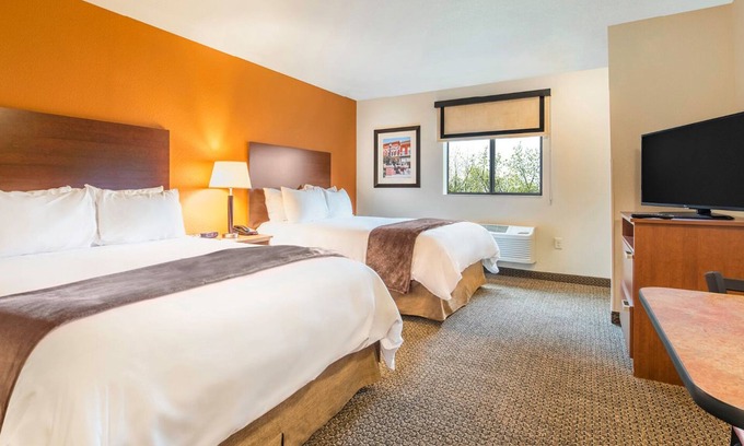 Kalispell Hotel | Spacious Stay w/Full Kitchen – Perfect Launch for Adventures in MT