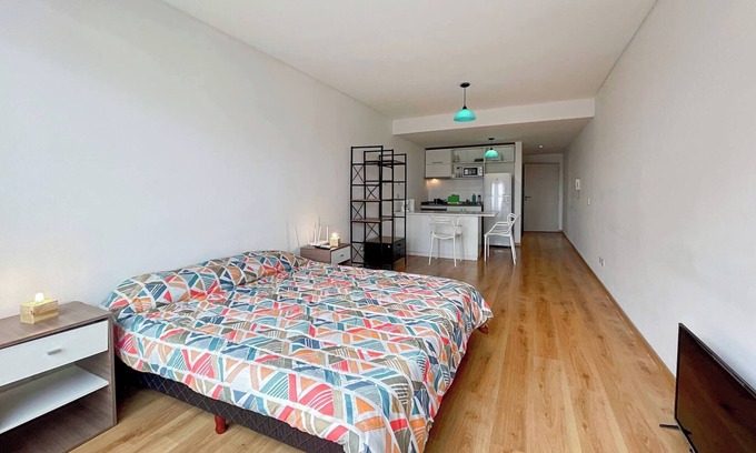 Buenos Aires Central Business District Apartment | Spacious Studio in San Telmo with Balcony, Gym & Pool