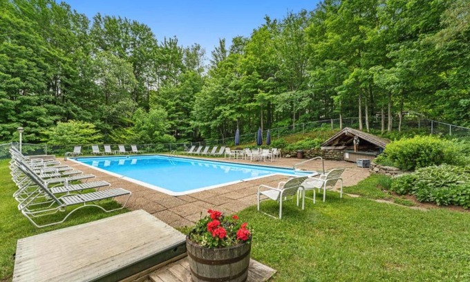 Warren Condo | Spacious Sugarbush Retreat - Wood Stove, Outdoor Pool, 5 Mins to Sugarbush