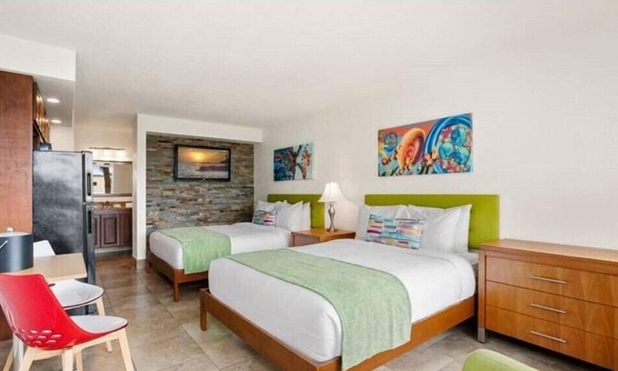 Historic Downtown Kissimmee Hotel | Spacious Suite in a Highly Desirable Location Near Theme Parks