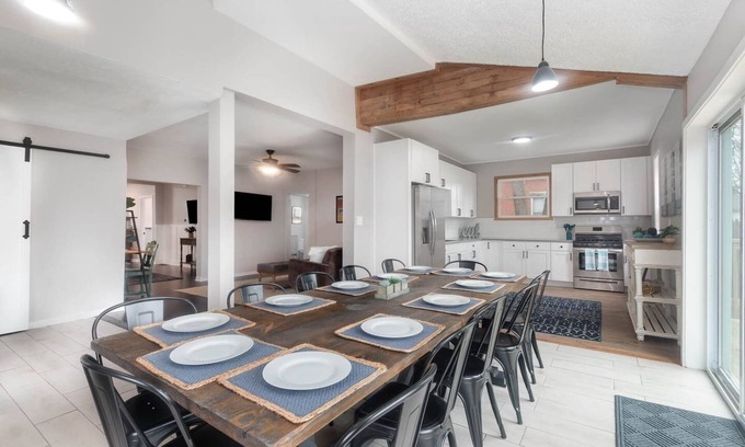 Michigan City House | Spacious Superior: The perfect relaxation getaway!