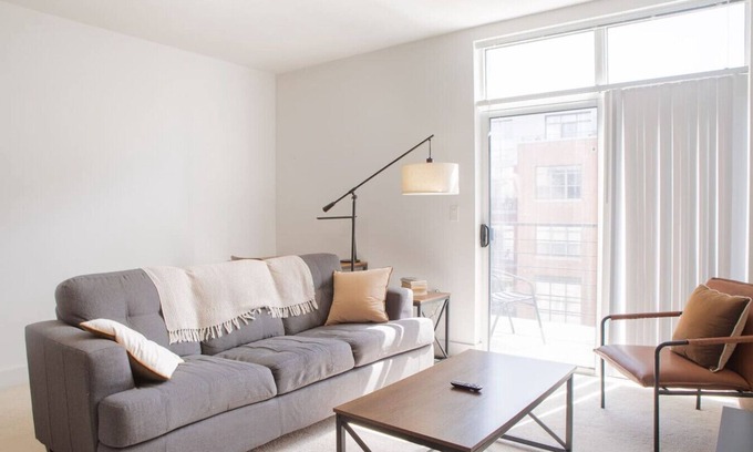 Historic Third Ward Apartment | Spacious Third Ward Apt Near Summerfest with Balcony