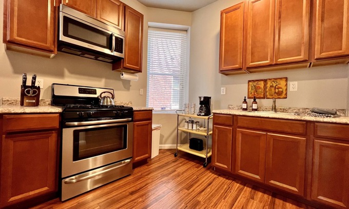 Tower Grove East Apartment | Spacious Tower Grove South 2 Bedroom - 4 Miles to SLU & Barnes