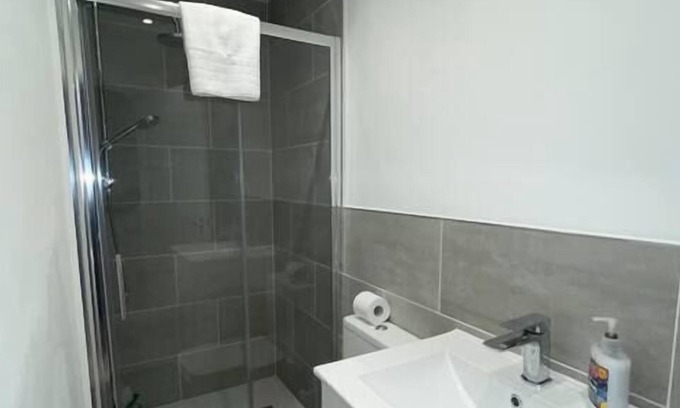 Huntingdon Apartment | Spacious Town Centre Apartment