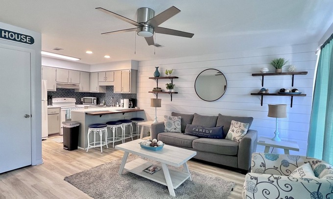 El Centro Beach House | Spacious Townhome with allocated parking spot, 3 min walk to the beach! Pool!