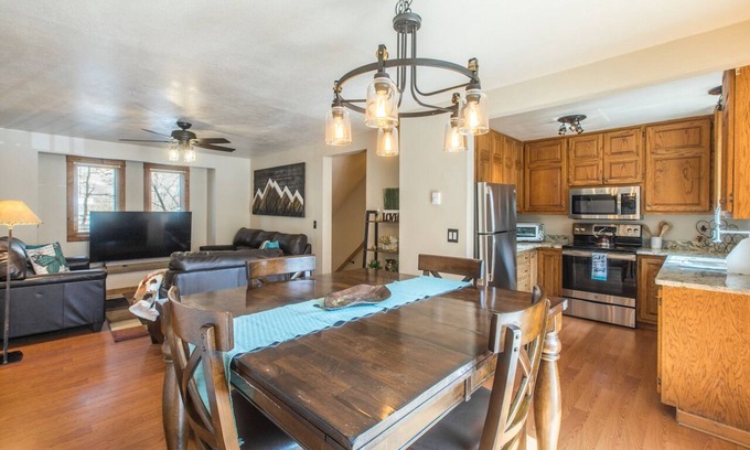 Ouray House | Spacious Townhome- Near Hot Springs Pool and Downtown Ouray- Pet Friendly!