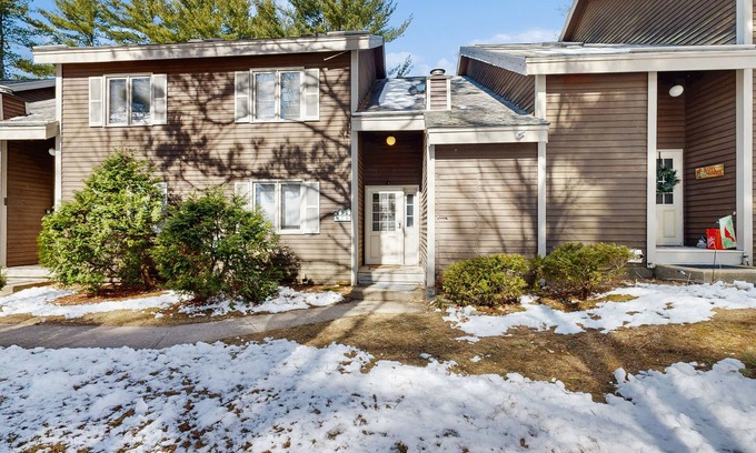 North Conway House | Spacious townhome with WiFi, deck, fireplace, & pool