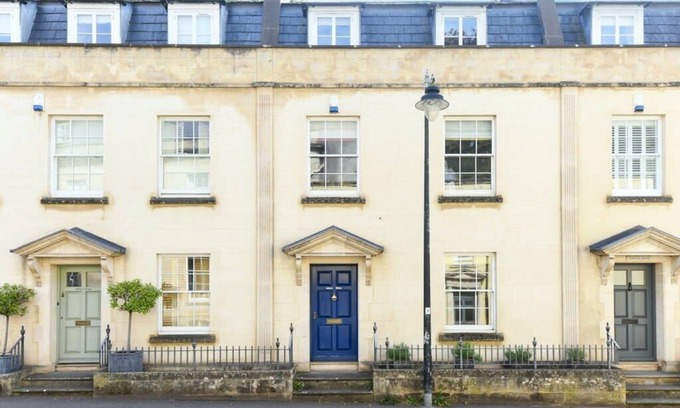 Wells House | Spacious Townhouse, Private Parking, Central Wells